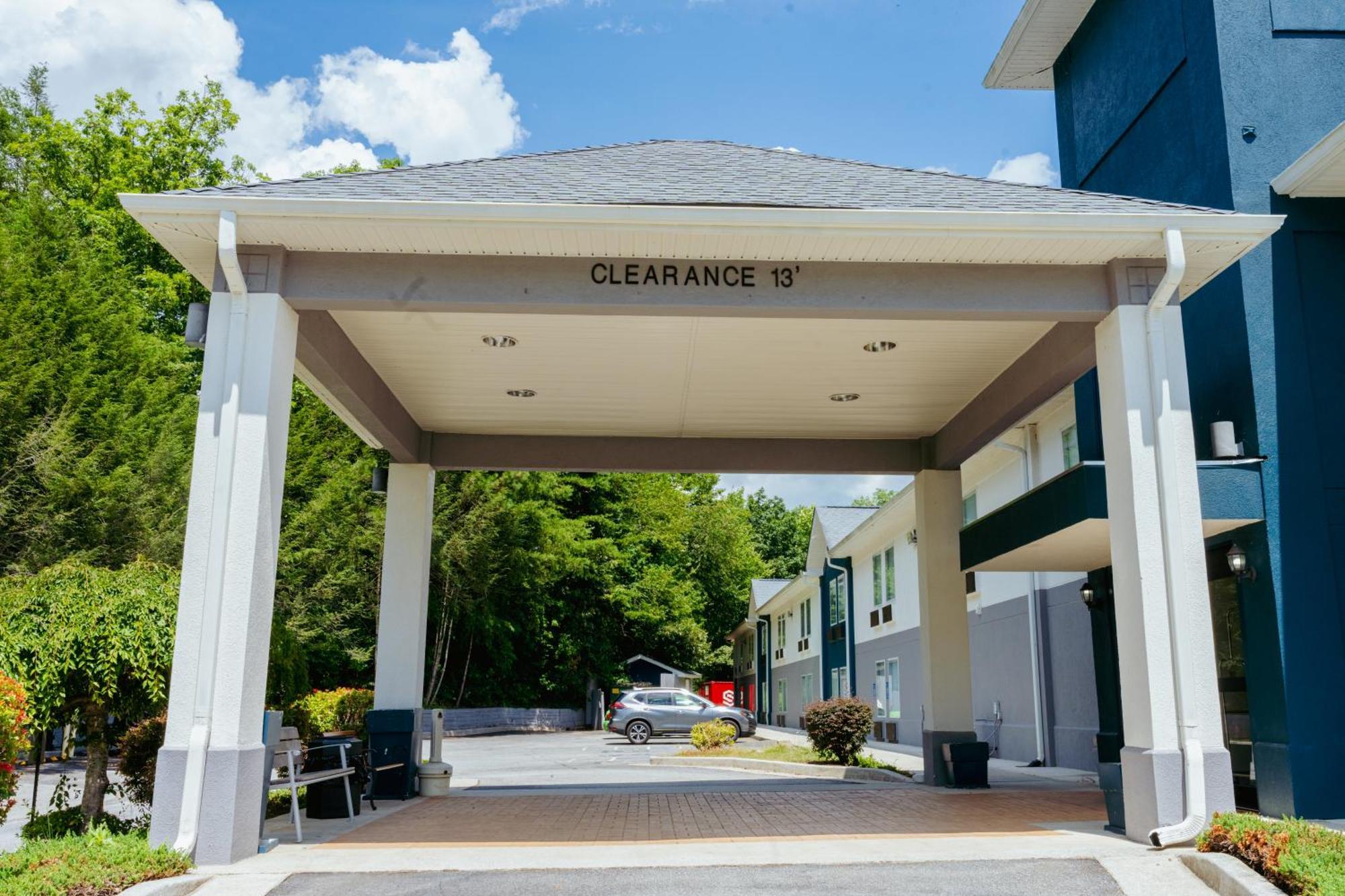 Clarion Pointe-Dillard Near Blue Ridge Mountains Hotel Eksteriør billede